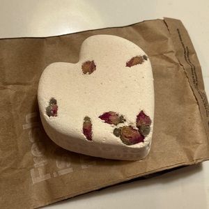 Lush Tisty Toasty Bath Bomb